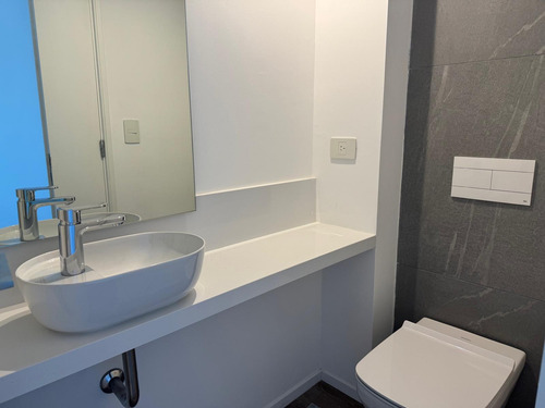 Departamento 2 Ambientes Amplios Con Posibilidad De División Piso Alto En Quartier Del Bajo