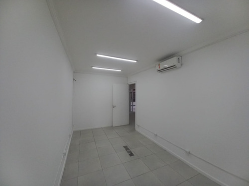 Excelente Sala Comercial Próxima Ao Metrô República, Na Av. Ipiranga 318, Com 148 M2 Mais 33,26 M2 De Área Comum. Imóvel Conta 7 Ares-condicionados, 4 Elevadores, 3 Banheiros, Segurança No Condomínio
