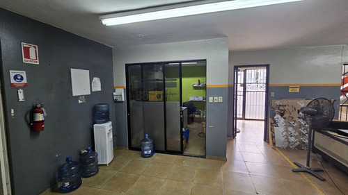 Venta De Edificio Comercial Con Nave Industrial Amueblada En Autop, Duarte Santo Domingo, 2niveles
