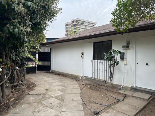 Casa Recién Remodelada Con Excelente Conectividad
