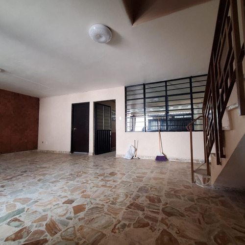 Amplisima Casa En Inmejorable Ubicación, Centrico Y Seguro.