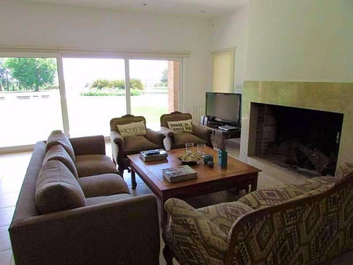 Venta Campo De 58hs Con Casco Moderno En Lobos
