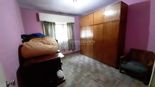 Casa Com Construcción Al Fondo - Dos Dormitorios - La Teja