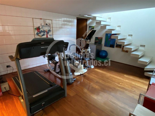 Casa En Arriendo De 5 Dorm. En Lo Barnechea