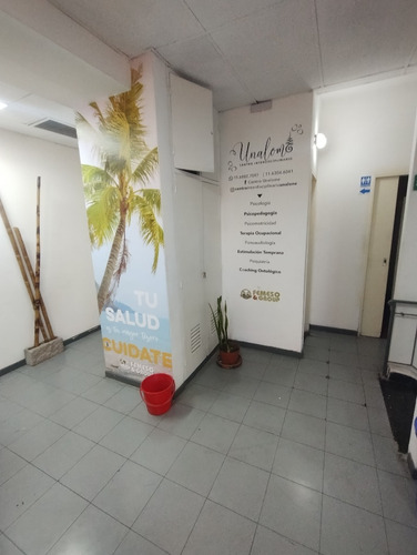 Edificio Para Consultorios / Oficinas