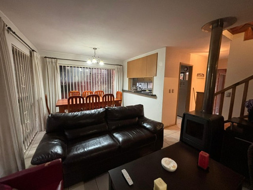 Excelente Casa Tipo Townhouse De 3 Pisos. 5d-4b.