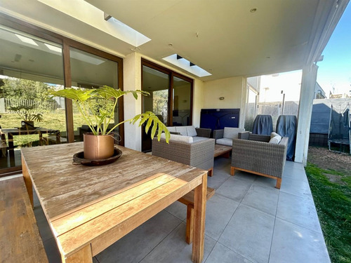 Excelente Casa Mediterránea Interior, Condominio Los Bravos