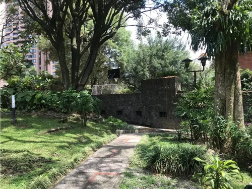 Amplio Apartamento Poblado Castropol Parte Baja
