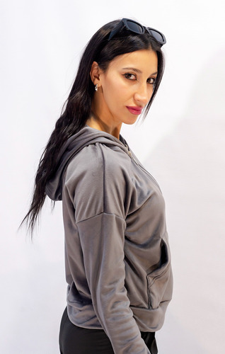 Campera Plush Con Capucha Bolsillos Liviana Invierno