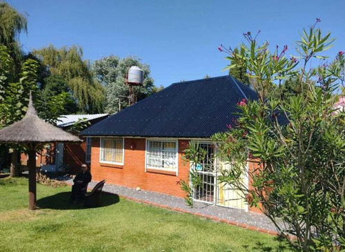 Casa Quinta En Venta - 3 Dormitorios 2 Baños - Cocheras - 1200mts2 - Abasto, La Plata