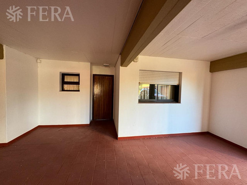 Venta De Departamento De 4 Ambientes Con Cochera Y Patio En Villa Gesell
