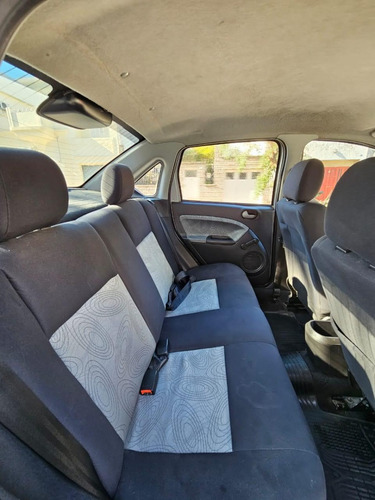 Imagen 5 de 6 de Ford Fiesta 1.6 Max Ambiente Plus Mp3