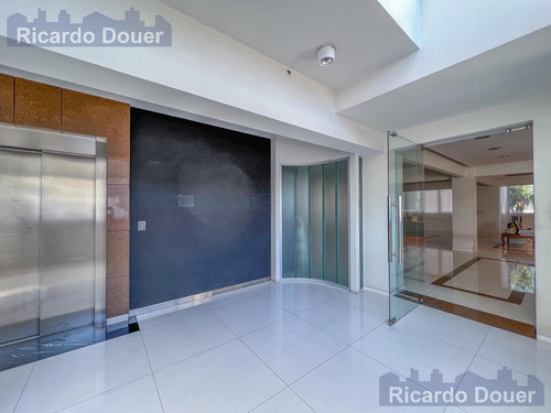 Imagen 21 de 30 de Excelente Edificio De Oficinas En Olivos