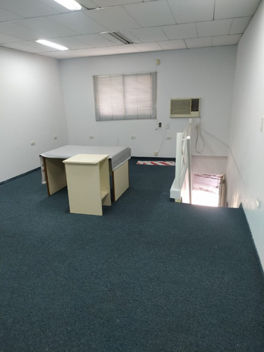 Alquiler De Oficina En Planta Baja Mas Entrepiso A Metros De Vélez Sarfield Y Patio Olmos!