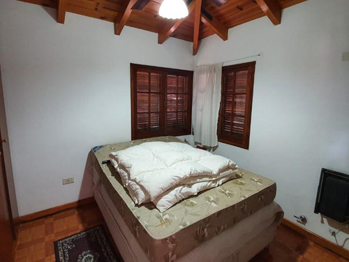Imagen 13 de 20 de Casa De Tres Dormitorios, Dos Baños, Cochera, Amplio Terreno Y Pileta