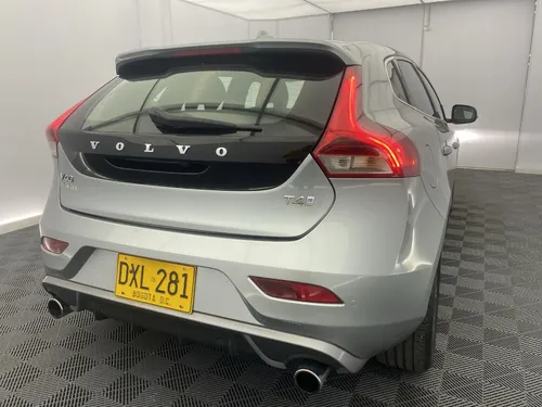 Volvo V40 2.0 T4 Drive-E R-DESIGN AT