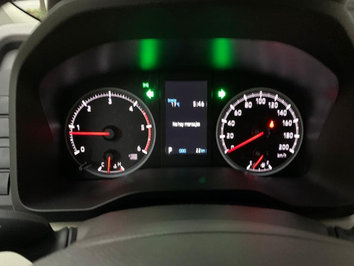 Toyota Hiace 2.8 Tdi Commuter 6at 14a