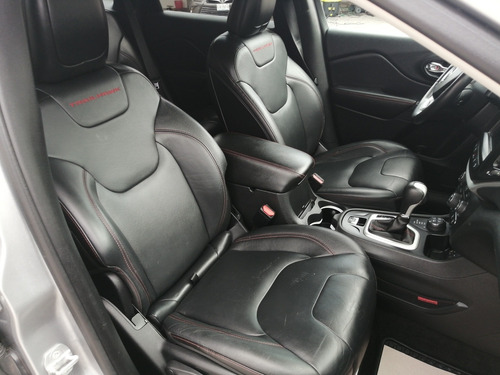 Imagen 6 de 15 de Jeep Cherokee 2015 3.2 Trailhawk Mt