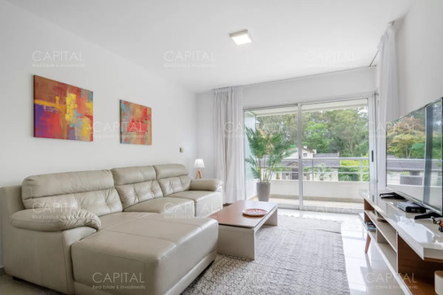 Muy Buen Apartamento De Tres Dormitorios Y Azotea Con Parrillero En Venta En El Golf De Punta Del Este