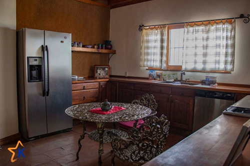 Residencia En Venta En Pátzcuaro Con Vista Al Lago