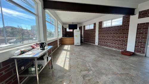 Local En Renta A Pie De Boulevard Euquerio Guerrero 81 M2