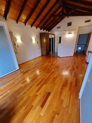 Casa En Alquiler - Moderna C/ Quincho, Pileta, Jardín Y Cochera Para 4 Autos - Campos De Alvarez