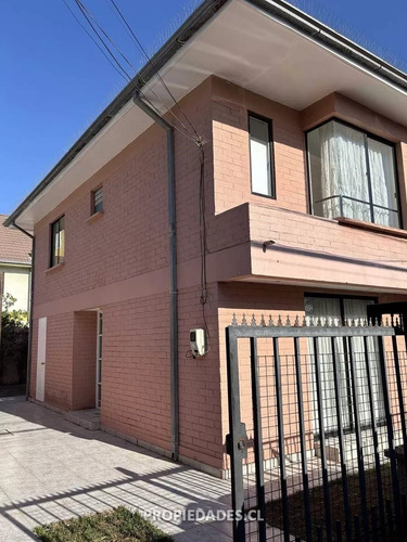 Casa Impecable En Venta En Maipú, 3 Dormitorios Y 2 Baños.