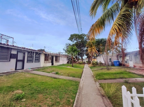 Imagen 24 de 30 de $/$/$/$ Acogedora Casa En Cabudare ++urb. El Trigal ++ Ampliada ++ A Una Cuadra Cc Trigalpa++ Seniat **0412+.056.+03.+76 ** L.t ** /co/-di/-go/ 23-24476