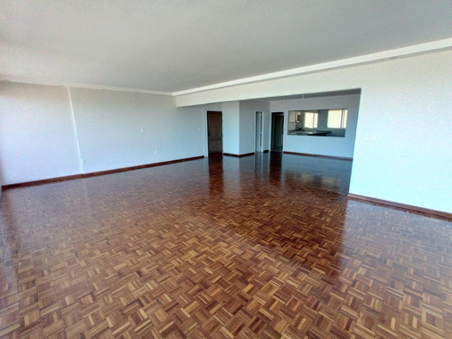 Imagen 5 de 18 de Apartamento - Rambla Y Pereira De La Luz, 200 M2 , Gge * 2 , Box , Reciclado !!