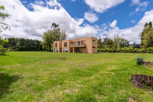 Casa En Venta En Canelon. Cod V5821