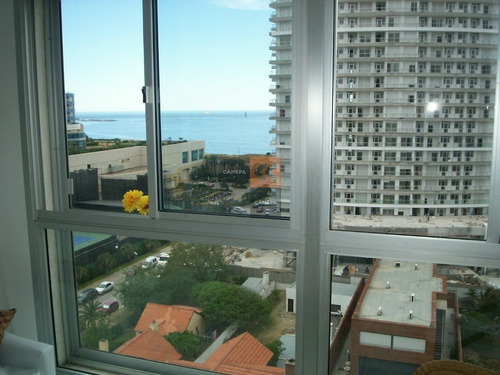 Zona Conrad, A 2 Cuadras Playa Mansa ,sobre Boulevard Artigas- Ref: 8474