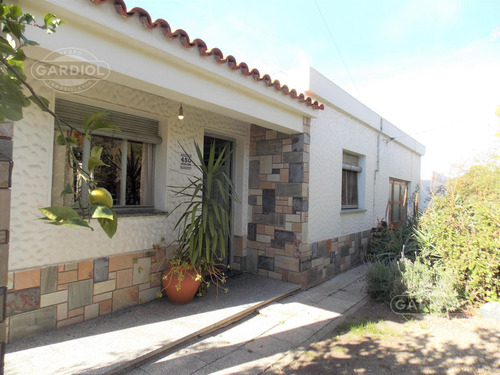 Casa En Venta. Colonia. Cerca Del Nuevo Hospital.