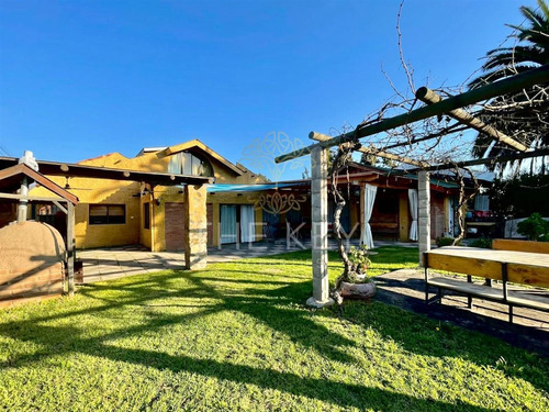 Casa En Venta De 5 Dorm. En Olmué