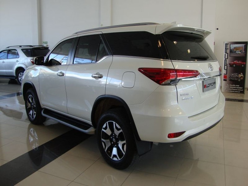 Toyota Hilux Sw4 Srx 2.8 Tdi 6mt 7a 4x4 C/cuero