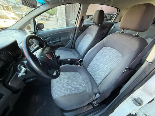 Fiat Punto 1.6 ESSENCE 16V FLEX 4P MANUAL