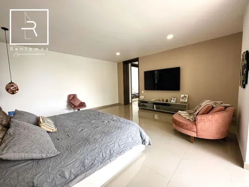 Casa En Venta En El Poblado. Cod V10550