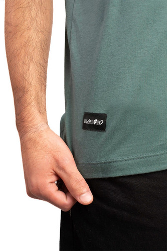 Imagen 2 de 3 de Remera De Hombre Woodoo X Savoir Faire Spot - Blue Stone