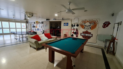 Residencia De Estilo Frances En Zona Privilegiada.