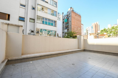 Departamento De 3 Dormitorios En Venta - Nuevo Con Cochera Y Patio - Centro