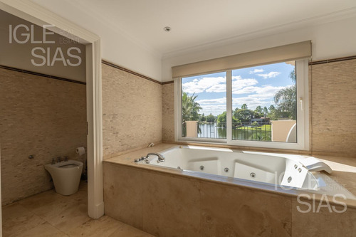 Casa Al Lago En Alquiler Y Venta En Los Castores