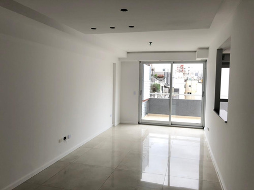 Imagen 1 de 14 de Hermoso Departamento 3 Ambientes Con Cochera Y Baulera A Est