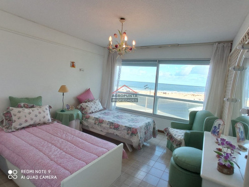 Apartamento En Venta En Excelente Punto De Playa Brava * Frente Al Mar *- Ref: 5242