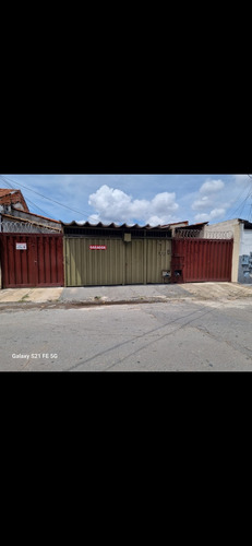 Casa Setor Coimbra Sendo 1 Suíte E 2 Barracões Com 1 Suíte
