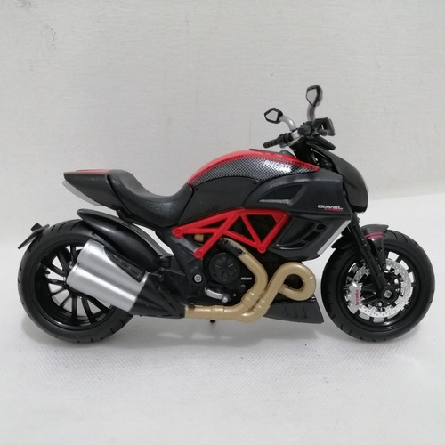 Motocicleta Ducati Diavel, Escala 1/17, Maisto, 17cms Largo 