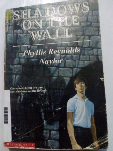 Libro En Inglés Shadows On The Wall Phyllis Reynolds Naylor