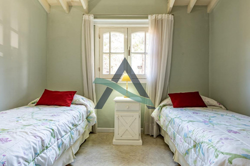 Casa 5 Ambientes C/ Dependencia. Venta Pinamar