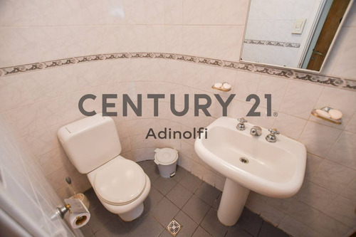 Imagen 12 de 30 de Calle 55 E/ Diag. 74 Y 14 - Casa En Venta Con Pileta Y Parque -