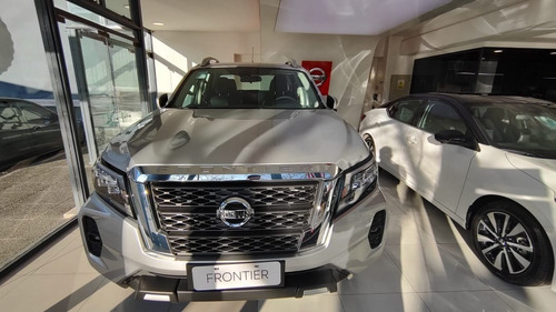 Imagen 14 de 25 de Nissan Frontier Xe 4x4 Manual 2022