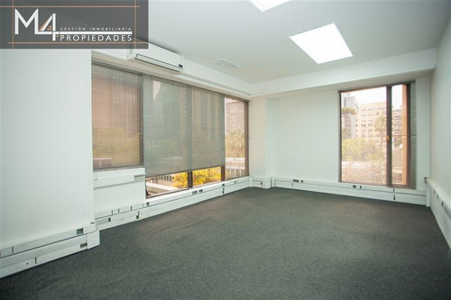 Oficina En Venta De 6 Privados En Providencia