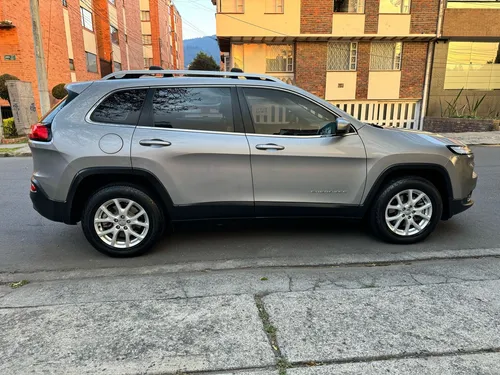 Jeep Cherokee 3.2 Longitude Plus